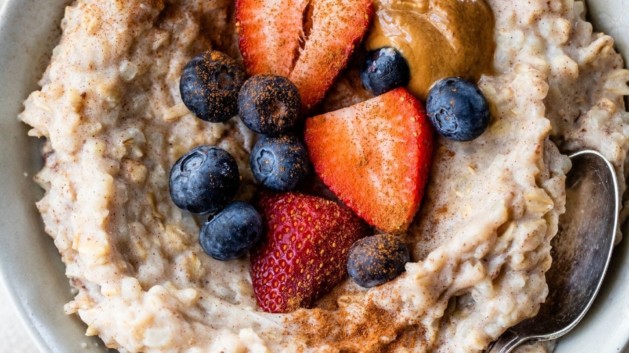 cauliflower oatmeal topped with berries
