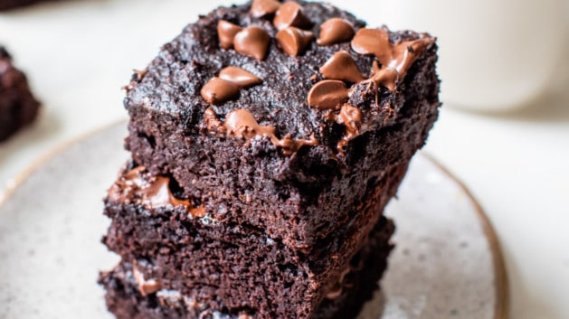 fudgy chocolate chunk avocado brownies