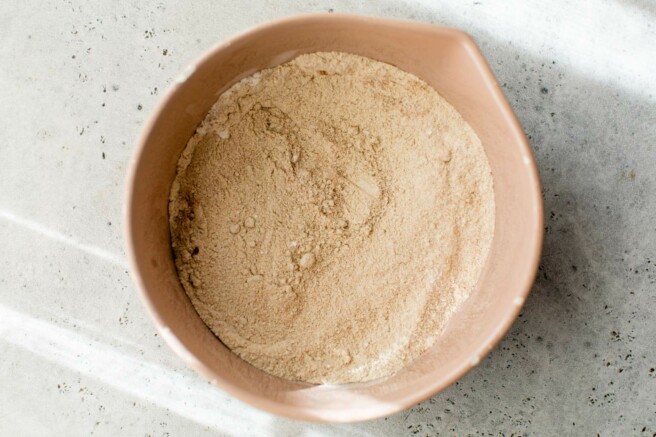 Mixing flour, sugar, baking powder and cinnamon in a large bowl.