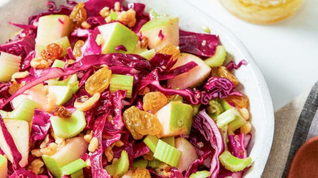 red cabbage salad with green apples and raisins