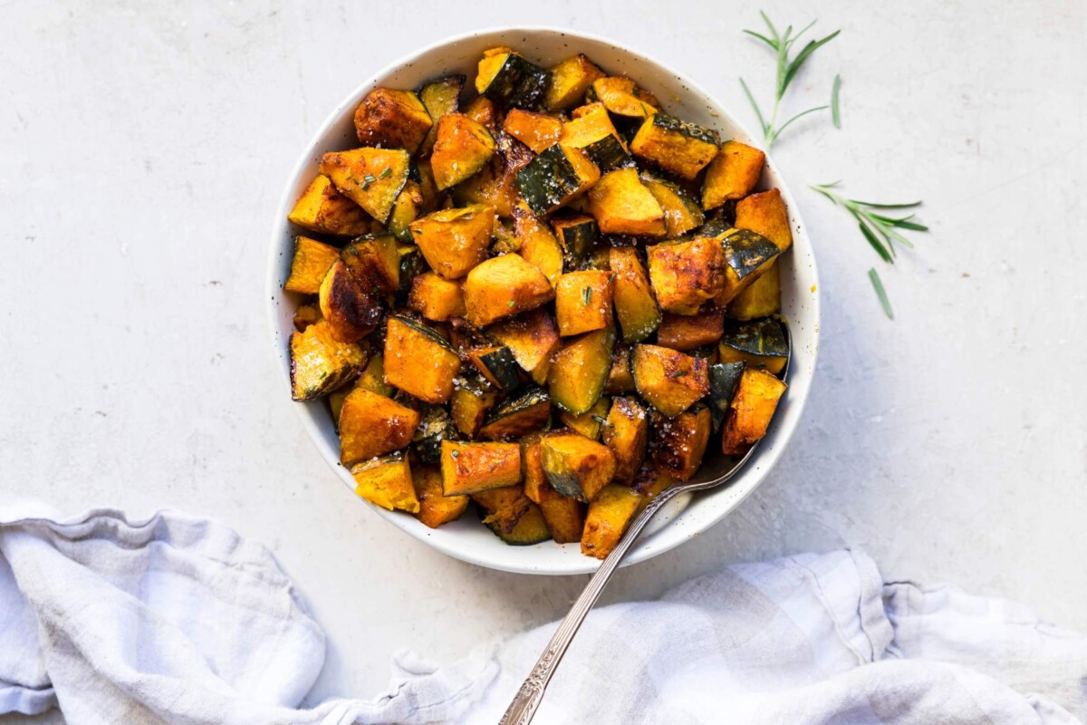Cinnamon-spiced roasted kabocha squash in a white bowl.